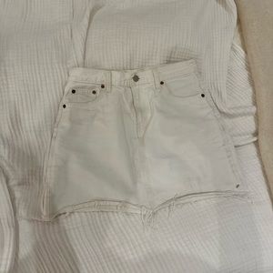 Levi’s White Mini Skirt